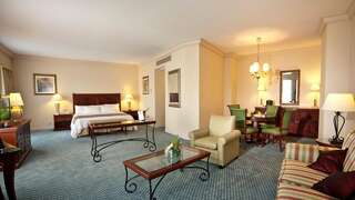 Отель Courtyard by Marriott Tbilisi Тбилиси Улучшенный номер с 2 кроватями размера «queen-size»-1